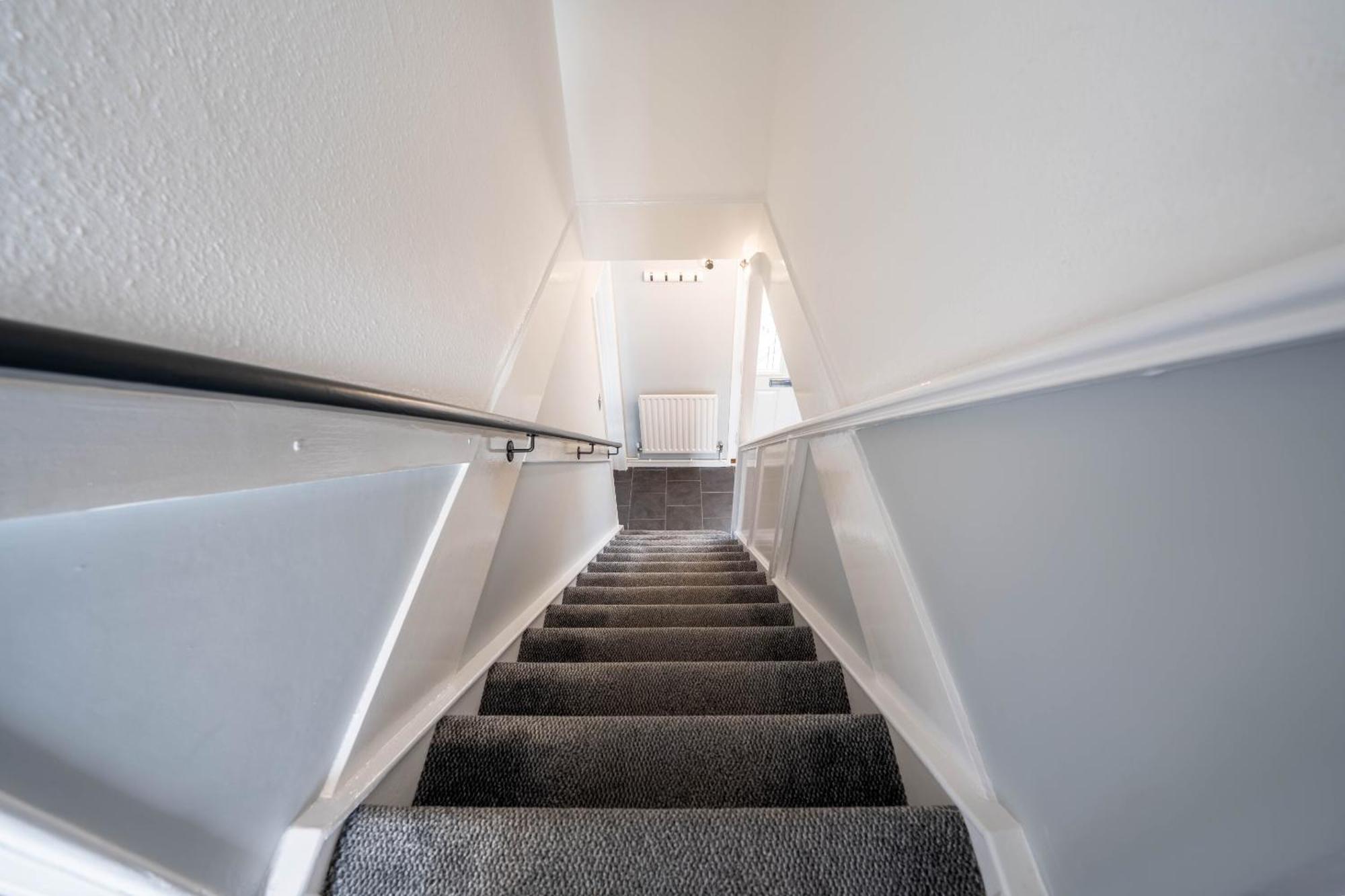 Gatwick Place - 4 Bed 2 Bath Self Contained House With Private Garden Horley Buitenkant foto
