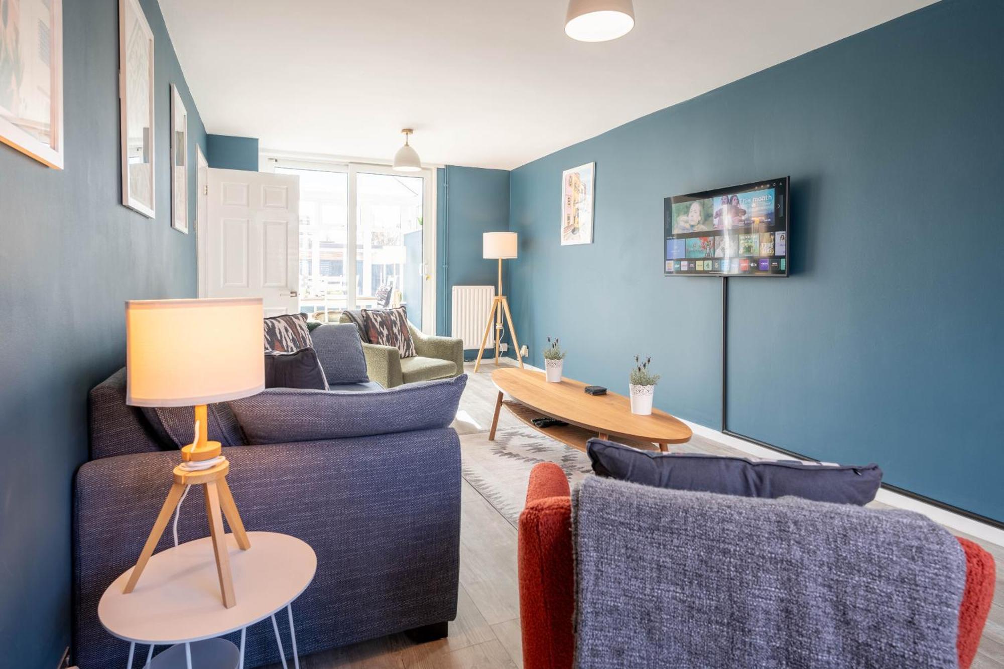 Gatwick Place - 4 Bed 2 Bath Self Contained House With Private Garden Horley Buitenkant foto