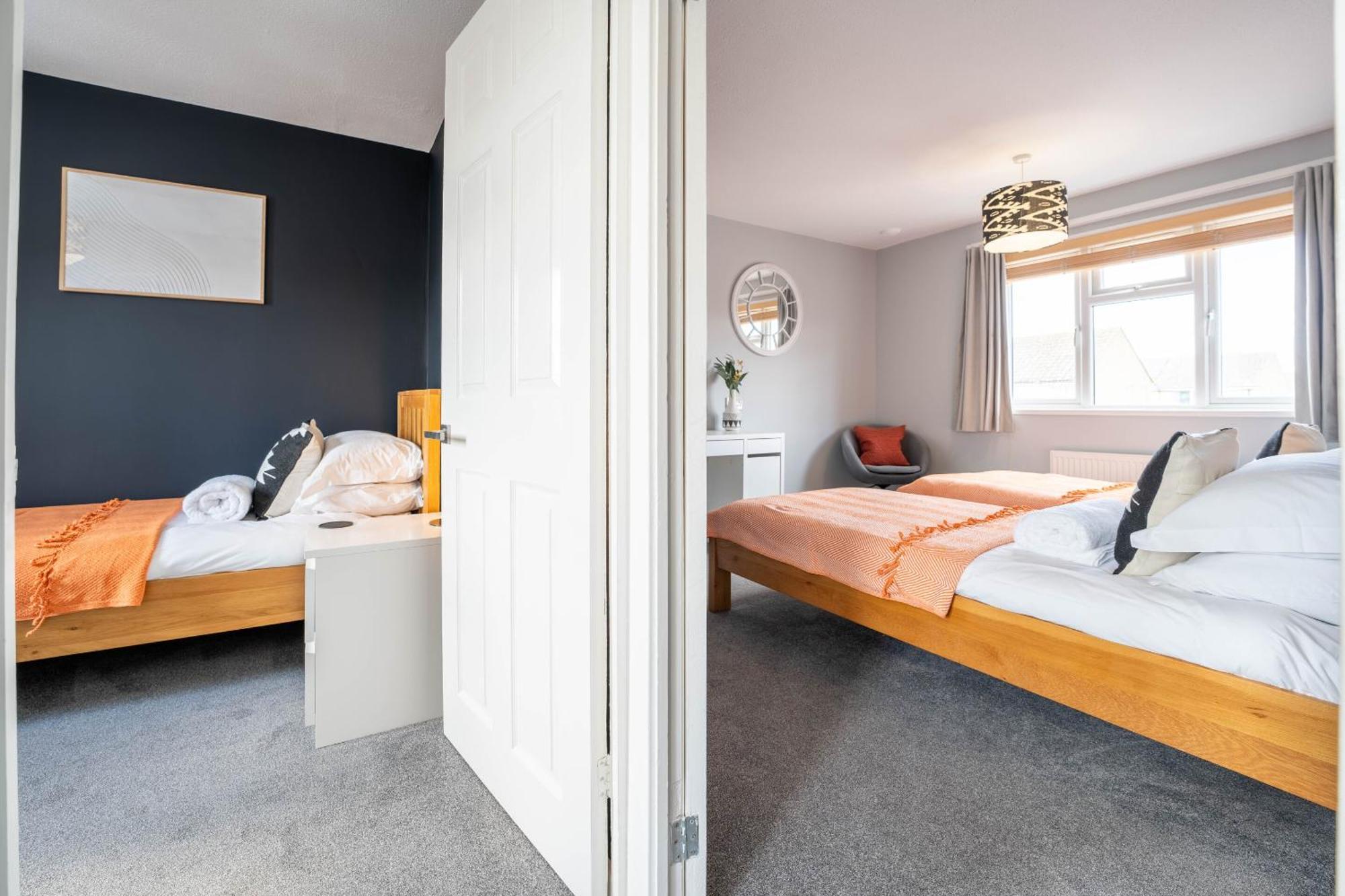 Gatwick Place - 4 Bed 2 Bath Self Contained House With Private Garden Horley Buitenkant foto
