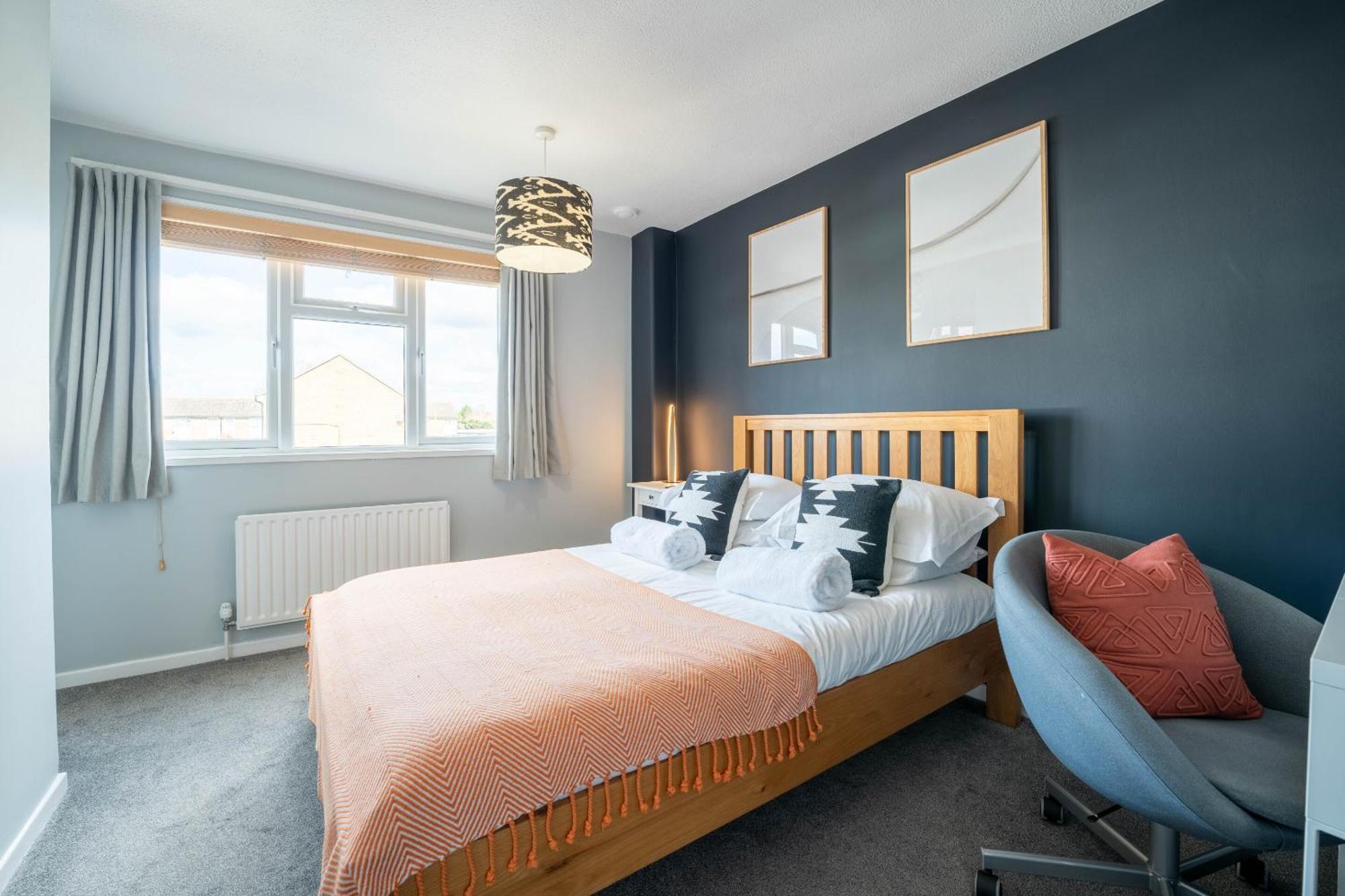 Gatwick Place - 4 Bed 2 Bath Self Contained House With Private Garden Horley Buitenkant foto