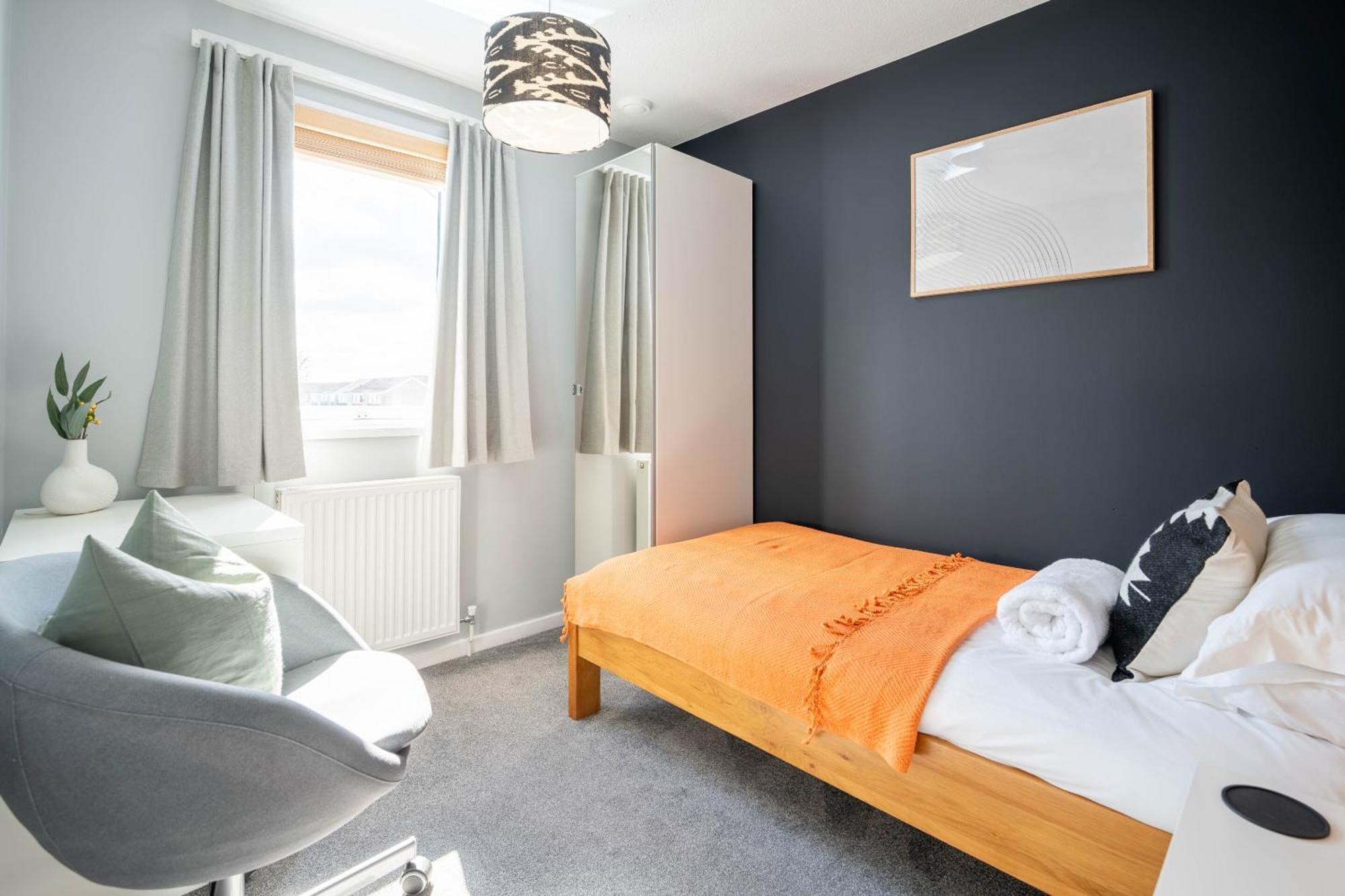 Gatwick Place - 4 Bed 2 Bath Self Contained House With Private Garden Horley Buitenkant foto
