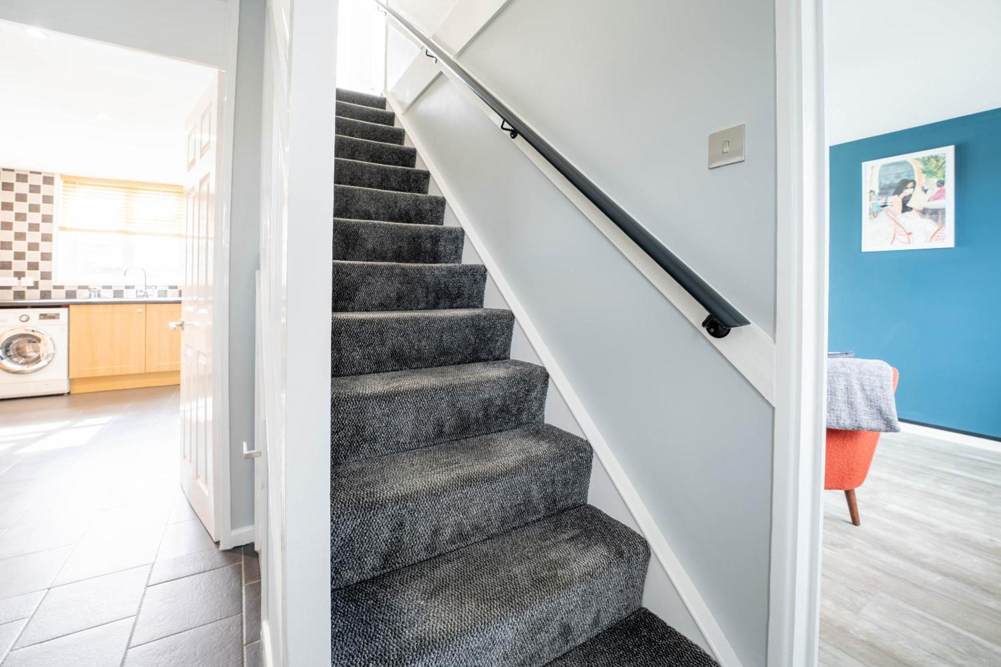 Gatwick Place - 4 Bed 2 Bath Self Contained House With Private Garden Horley Buitenkant foto