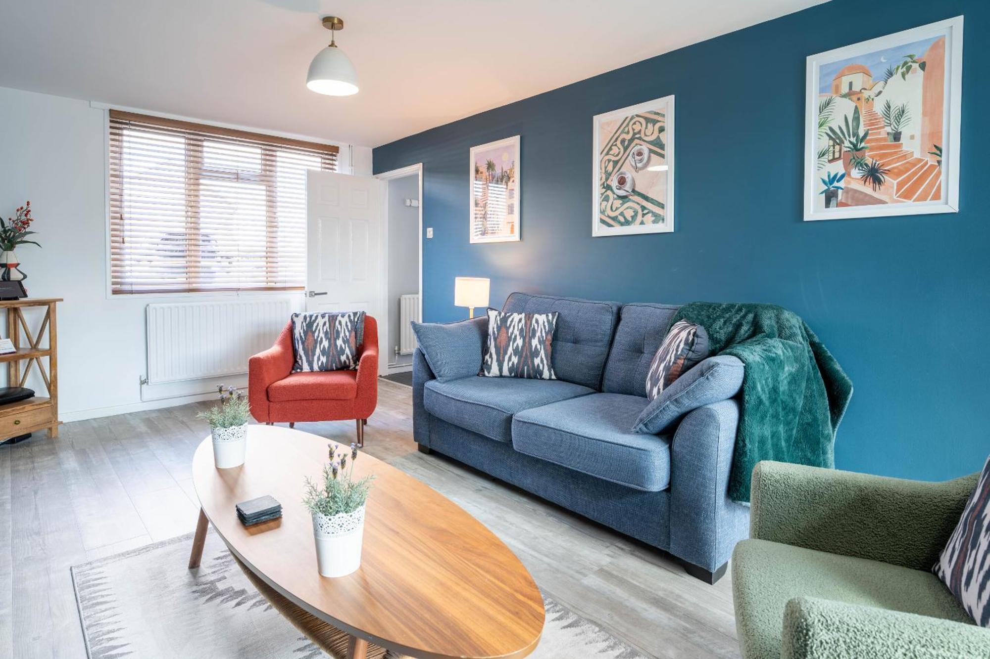 Gatwick Place - 4 Bed 2 Bath Self Contained House With Private Garden Horley Buitenkant foto